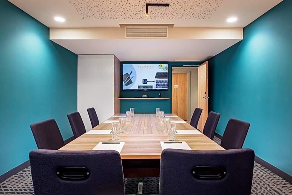 Courtyard by Marriott Paris Charles de Gaulle Central Airport
