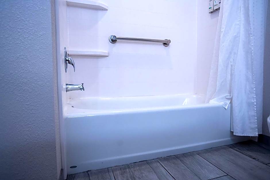 Holiday Inn Express Pembroke By IHG