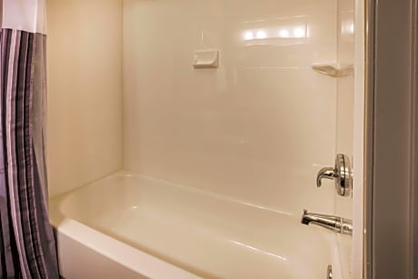 Deluxe Queen Room with Two Queen Beds