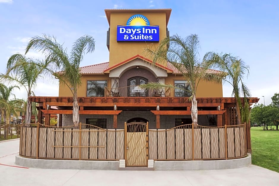 Days Inn & Suites by Wyndham Houston North-Spring