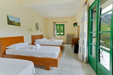 Quadruple Room with Mountain View