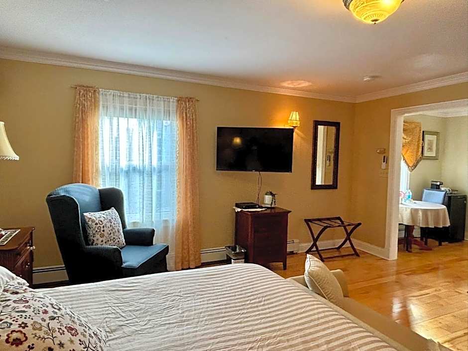 Photo 1 of 6 of 1 King Bed Suite