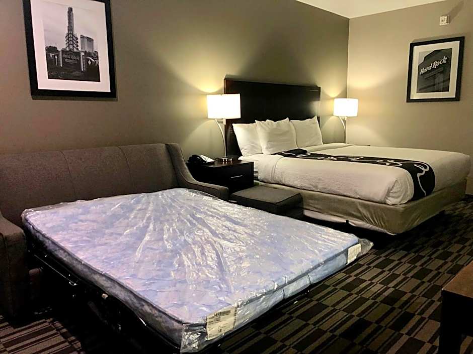 Catoosa Inn & Suites