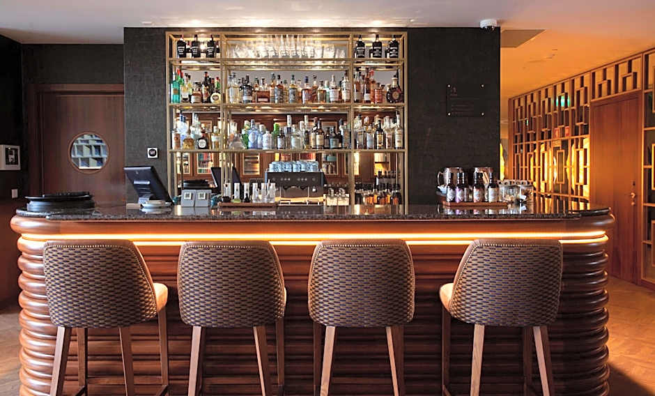 Wine & Books Porto Hotel