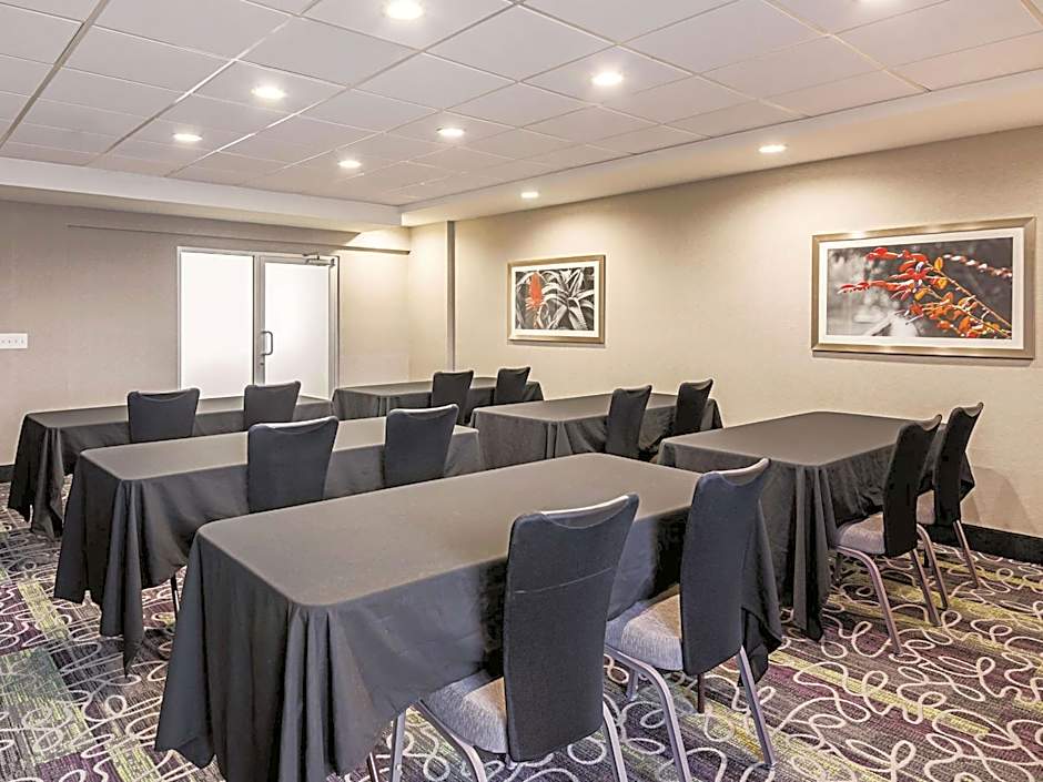 La Quinta Inn & Suites by Wyndham Austin at The Domain