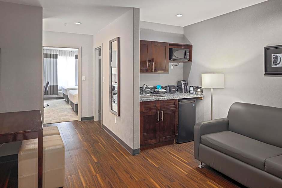 Home Inn & Suites Regina Airport