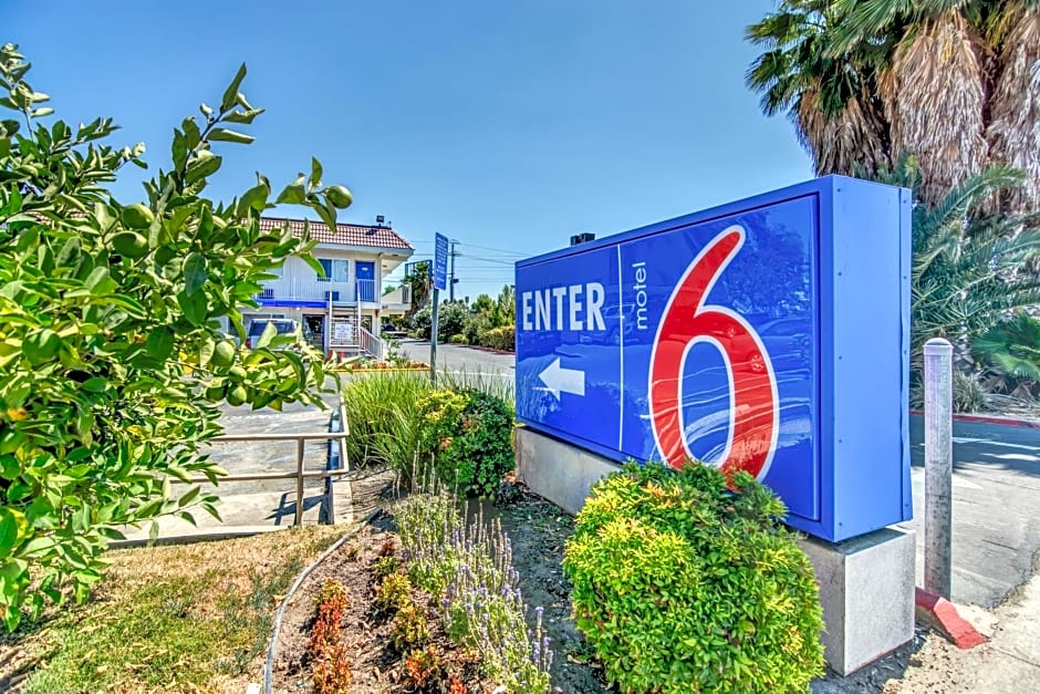 Motel 6-Stockton, CA - Charter Way West