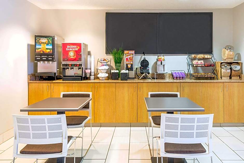 Microtel Inn & Suites By Wyndham Pueblo