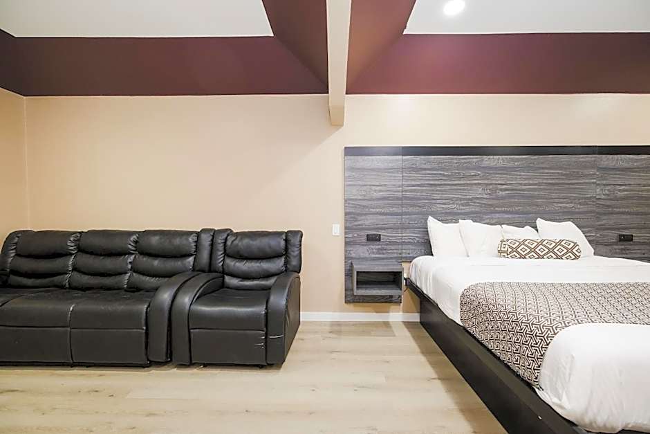 Sapphire Inn & Suites