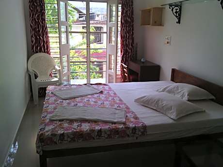 Double Room with Balcony and Private Bathroom
