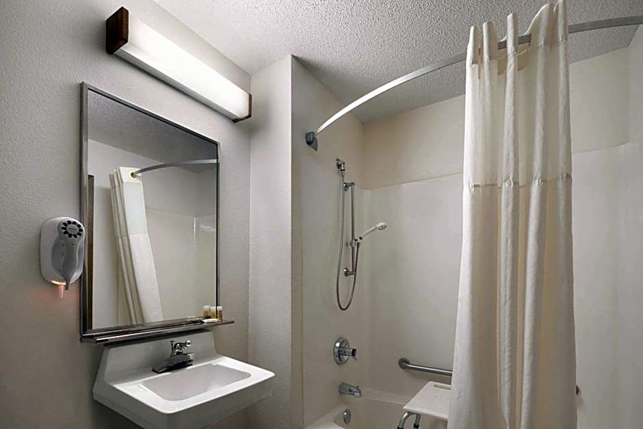 Days Inn by Wyndham Willmar