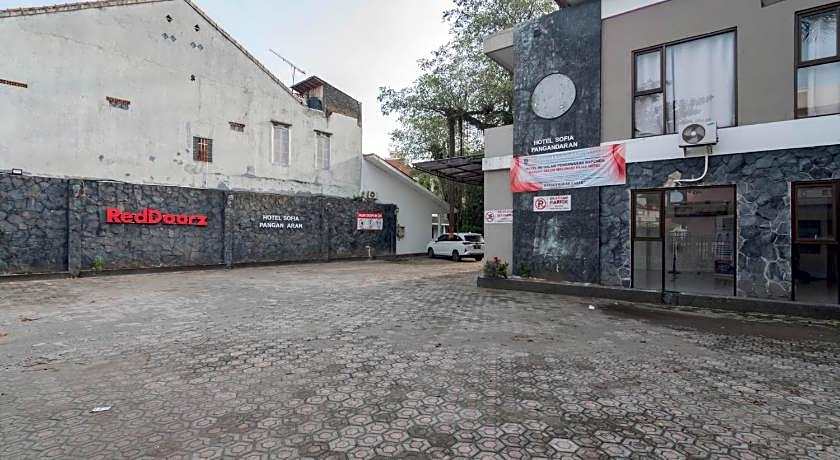 RedDoorz Plus @ Hotel Sofia Pangandaran