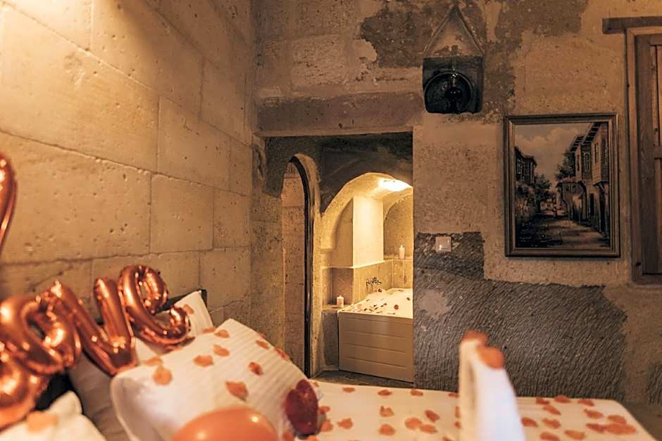 KAPALOS CAVE SUİTES