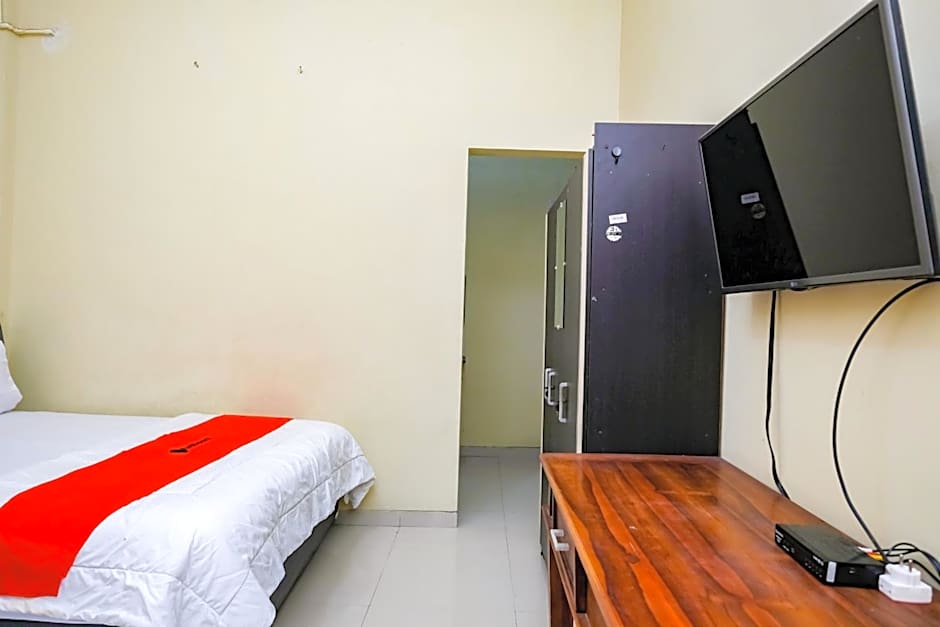 RedDoorz at Kutisari 2 Surabaya