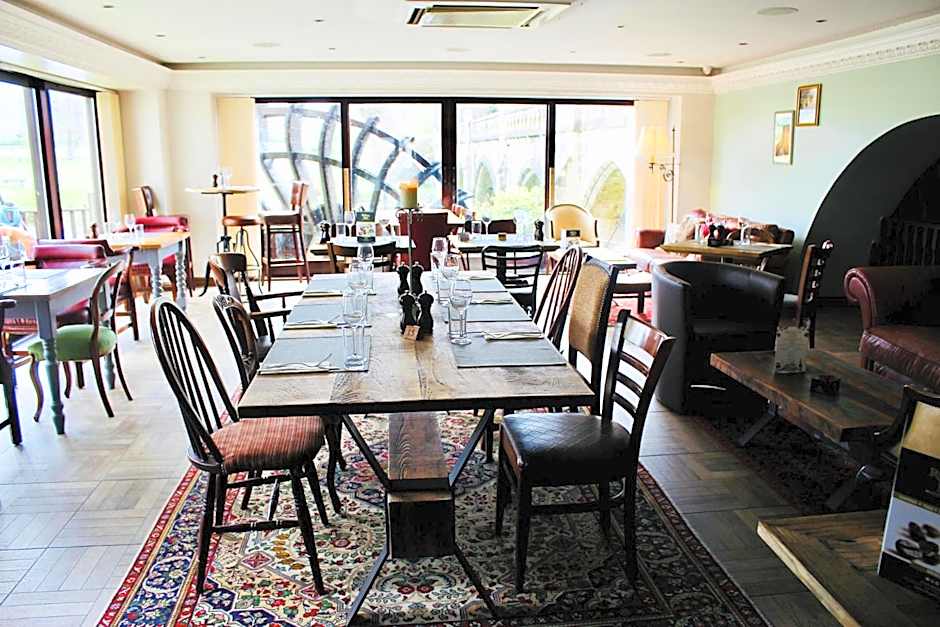 Old Mill Hotel & Lodge