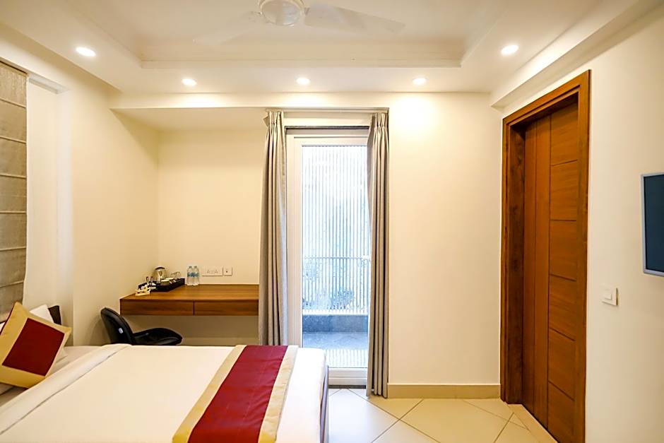 FabHotel La Paz Stay B&B