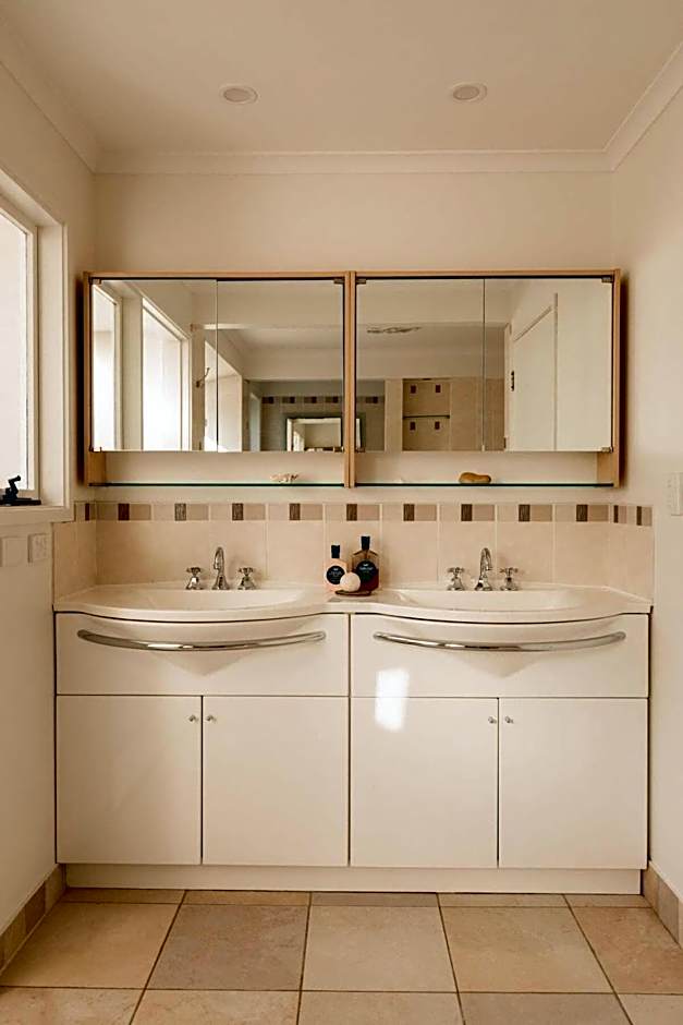 Beachfront Paradise in Opossum Bay