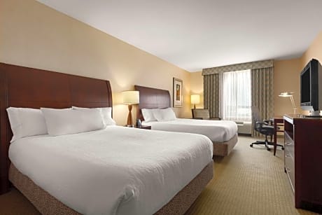 Queen Room with Two Queen Beds and Roll-In Shower - Mobility Access