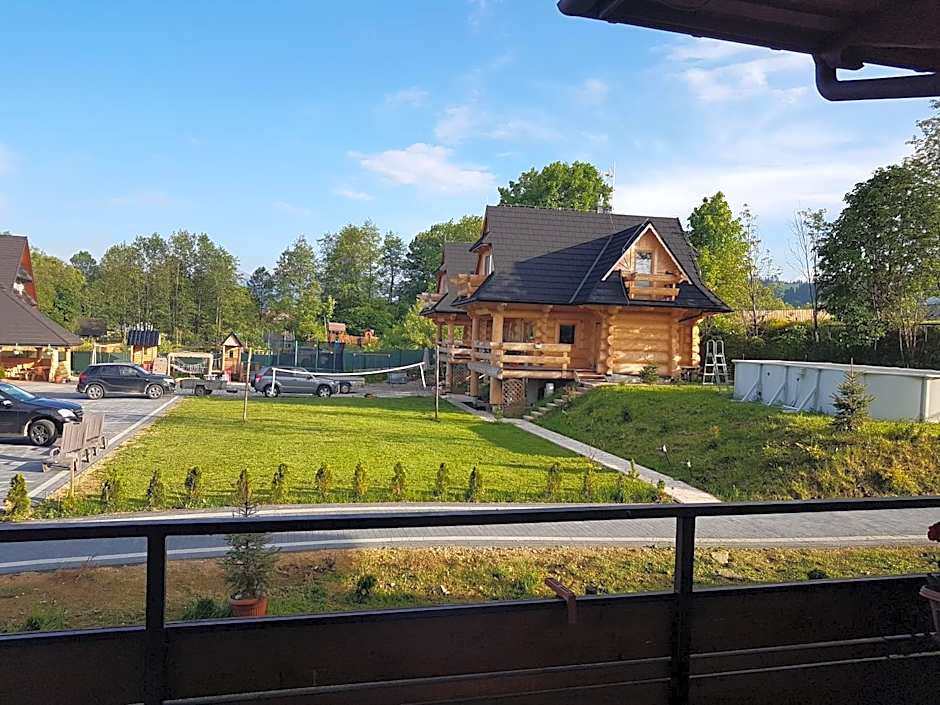 Willa Stożek, 50 m od term i wyciągów narciarskich