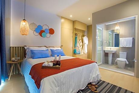 Deluxe Family Room