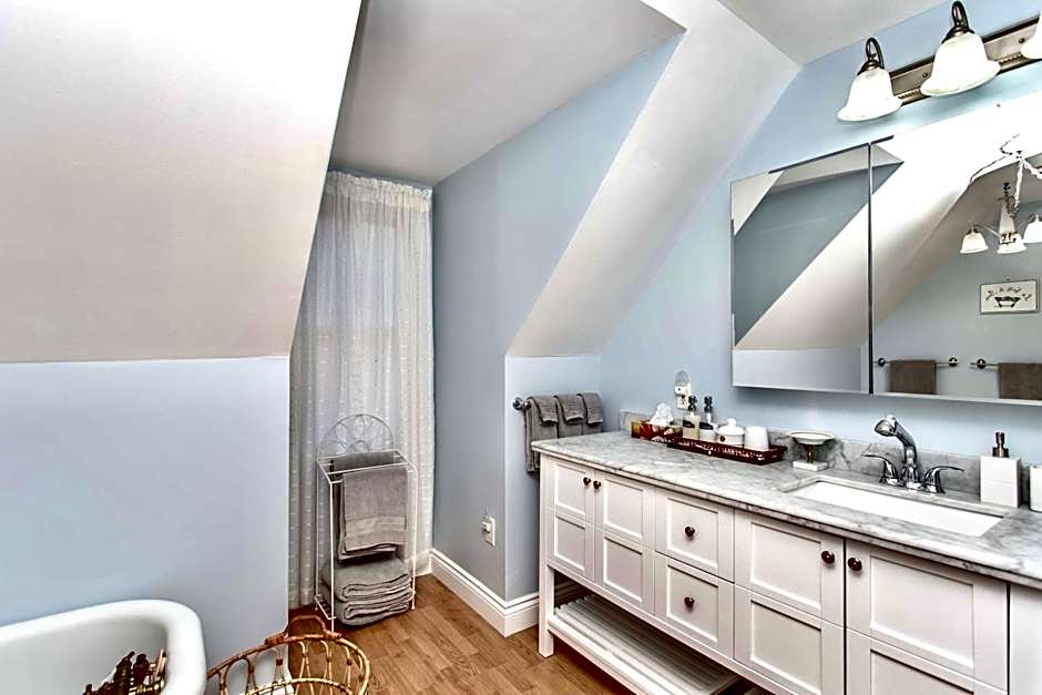 Redwood Bed and Breakfast