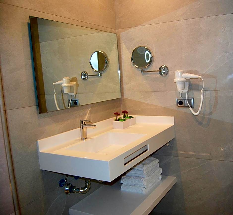 Broncemar Beach Suites