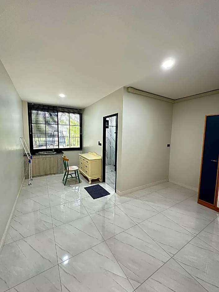 Bamboo Resort Suphanburi (in Bamboo Japanese Goods Warehouse)