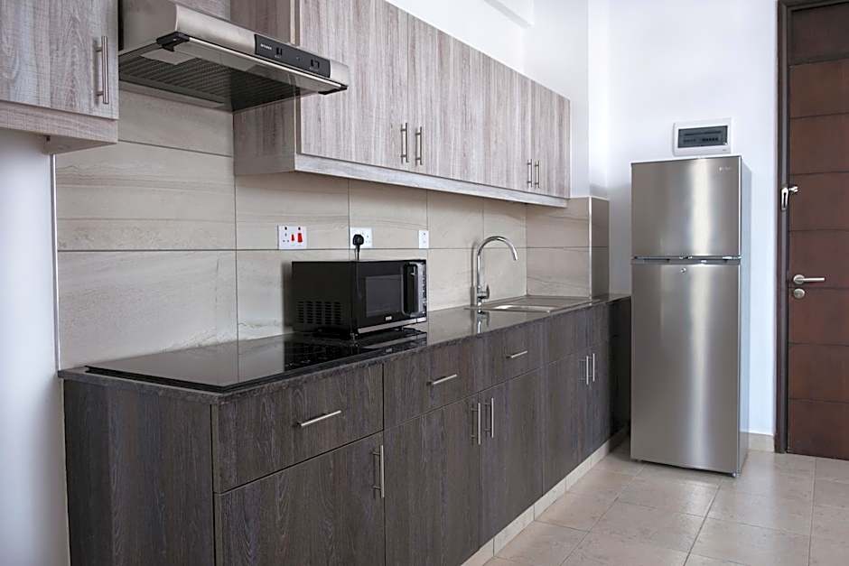 L'Aziz Suites - Near Aga Khan Hospital