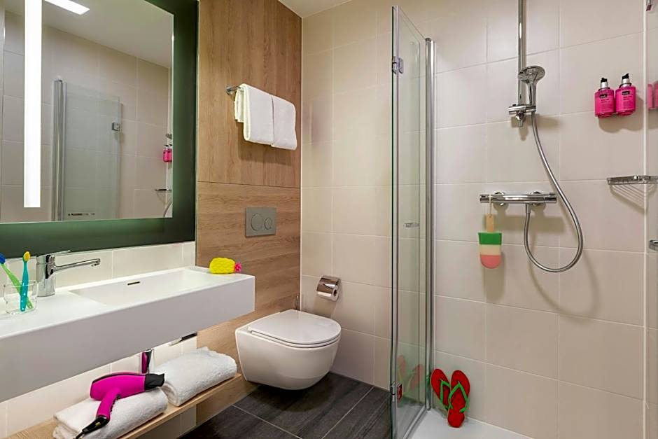 Moxy by Marriott Berlin Ostbahnhof