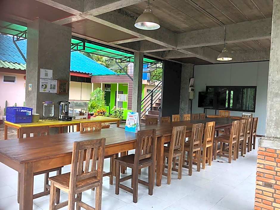 Green Happy Homestay 