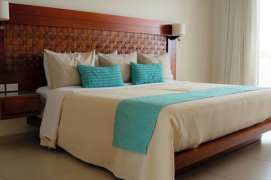 Photo 1 of 8 of Suite, Sea View
