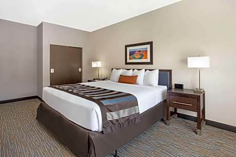 Deluxe King Room - Mobility Access/Non-Smoking