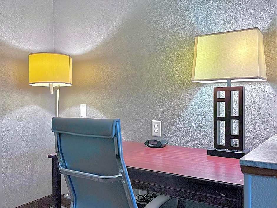 American Inn Cedar Rapids South