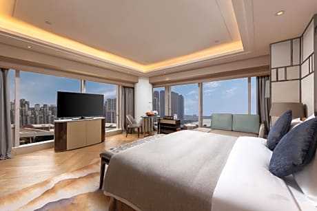 1 King Bed Business Room City View Non-Smoking