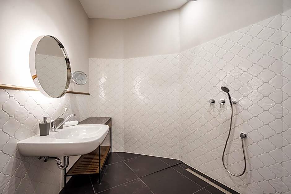 Budapest Eye- Boutique Suites, by BQA