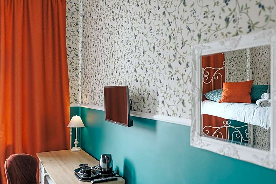 Hostel Night o'clock