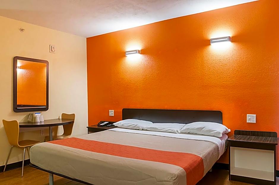 Motel 6-New Orleans, LA - Near Downtown