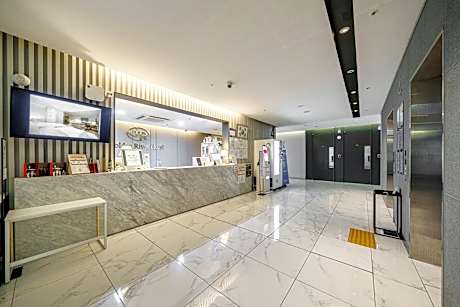 Golden River Hotel