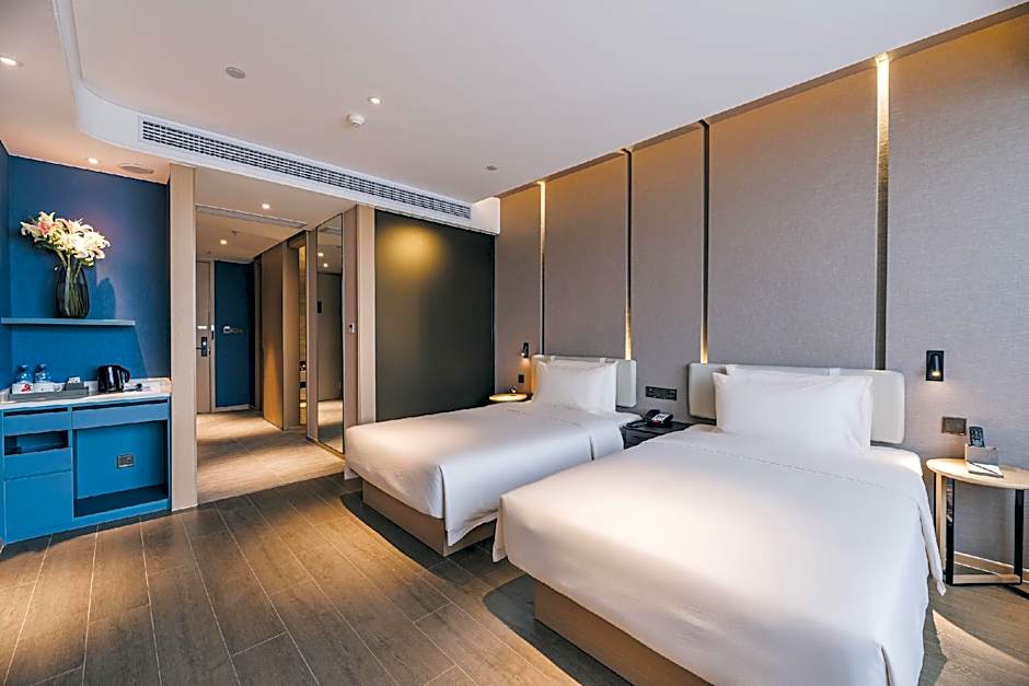 Atour Hotel (Jiangyin Binjiang Middle Road Sports Center)                                  