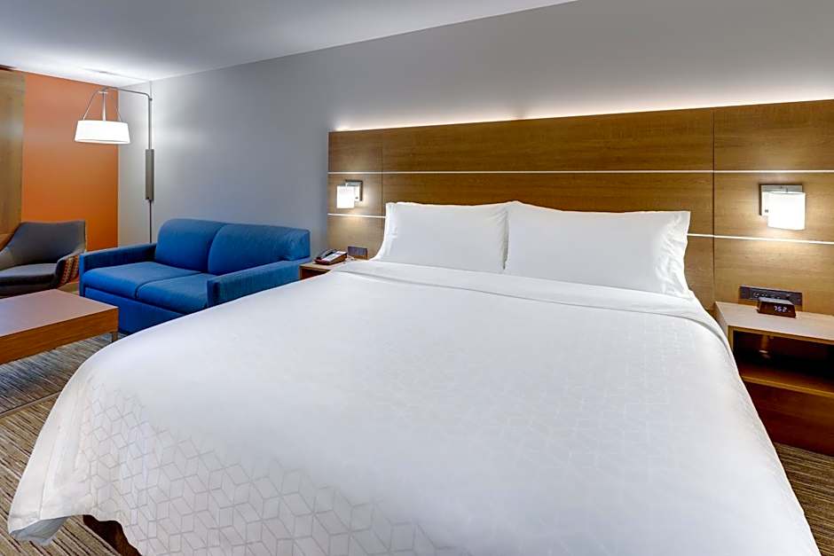 Holiday Inn Express & Suites Middletown - Goshen By IHG