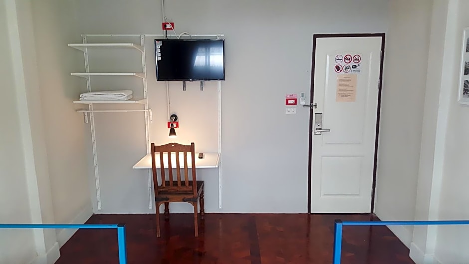 Bangkok Check Inn @Chareon Krung