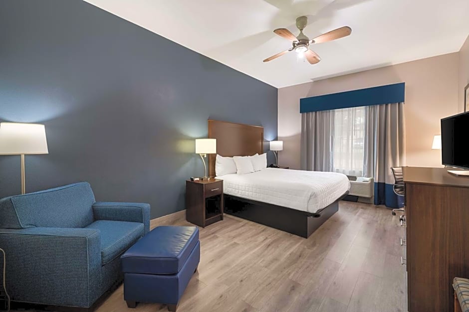 Best Western Plus Lake Dallas Inn & Suites