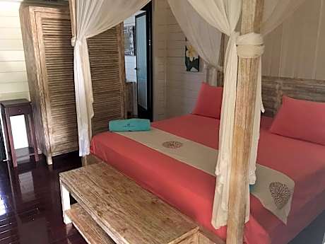 One-Bedroom Bungalow - Flowers