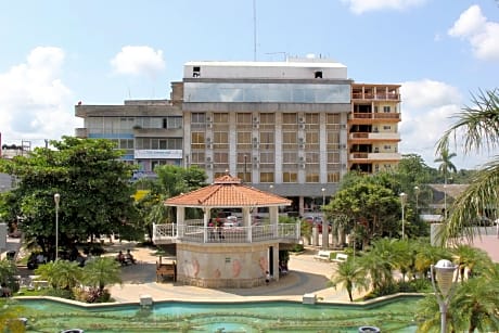 May Palace Hotel 