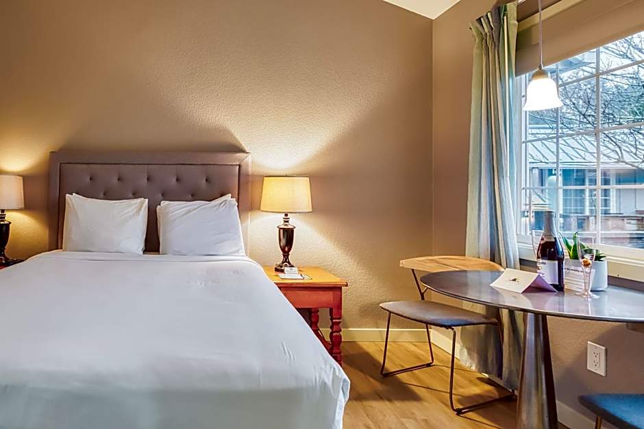 Inn at Haystack Rock