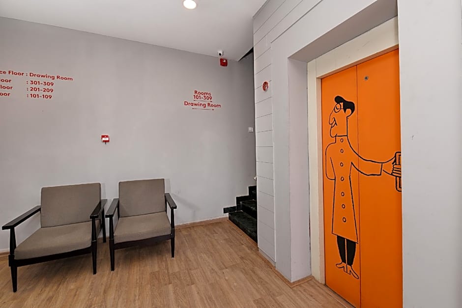 Super Townhouse Function Inn Near Chaudhary Charan Singh International Airport