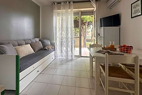 Superior One-Bedroom Apartment with Air Conditioning and Terrace (4 Adults)