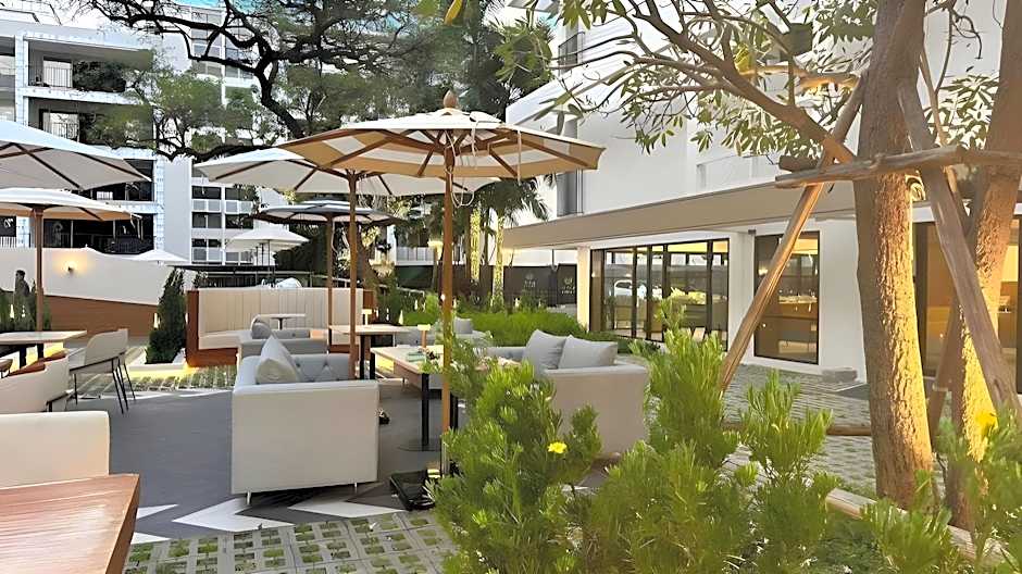 Floral Court Hotel & Residence Sukhumvit 13