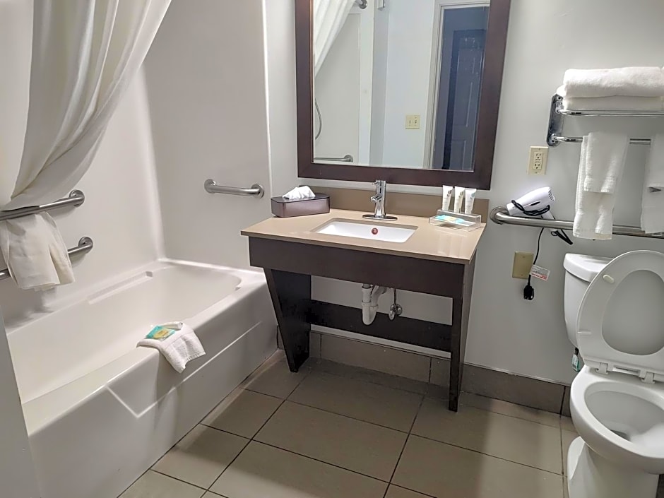 Country Inn & Suites by Radisson, Hinesville, GA