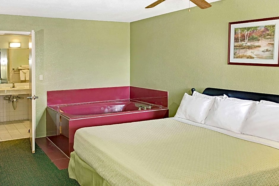 Days Inn by Wyndham El Campo TX